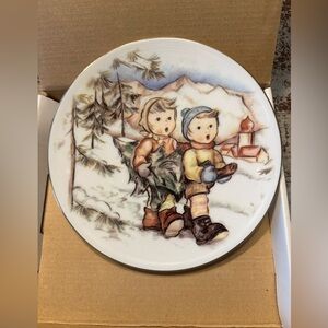 1997 Hummel Berta-Tree Trimming Time 7.6” collector plate. No chips or cracks